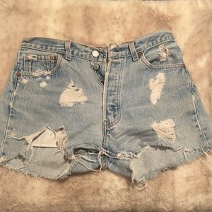 ✨denim Levi’s shorts✨